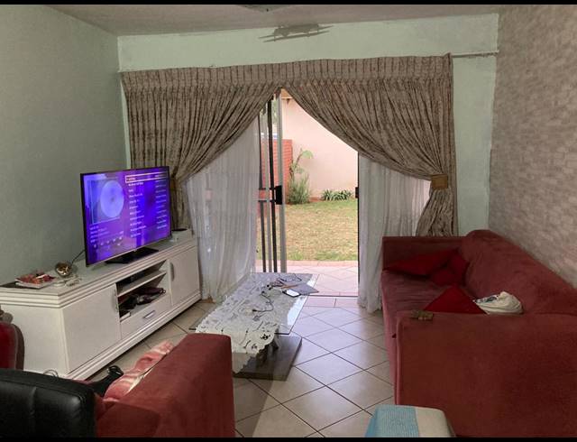 2 BEDROOM APARTMENT TO LET IN MOOIKLOOF RIDGE